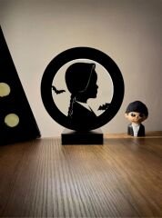Wednesday Addams Silüett Led Masa Lambası Ahşap