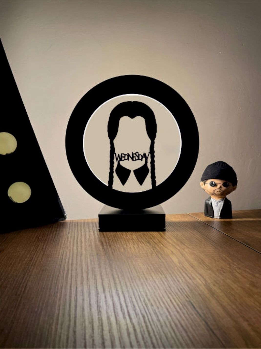Wednesday Addams Silüet Led Masa Lambası Ahşap
