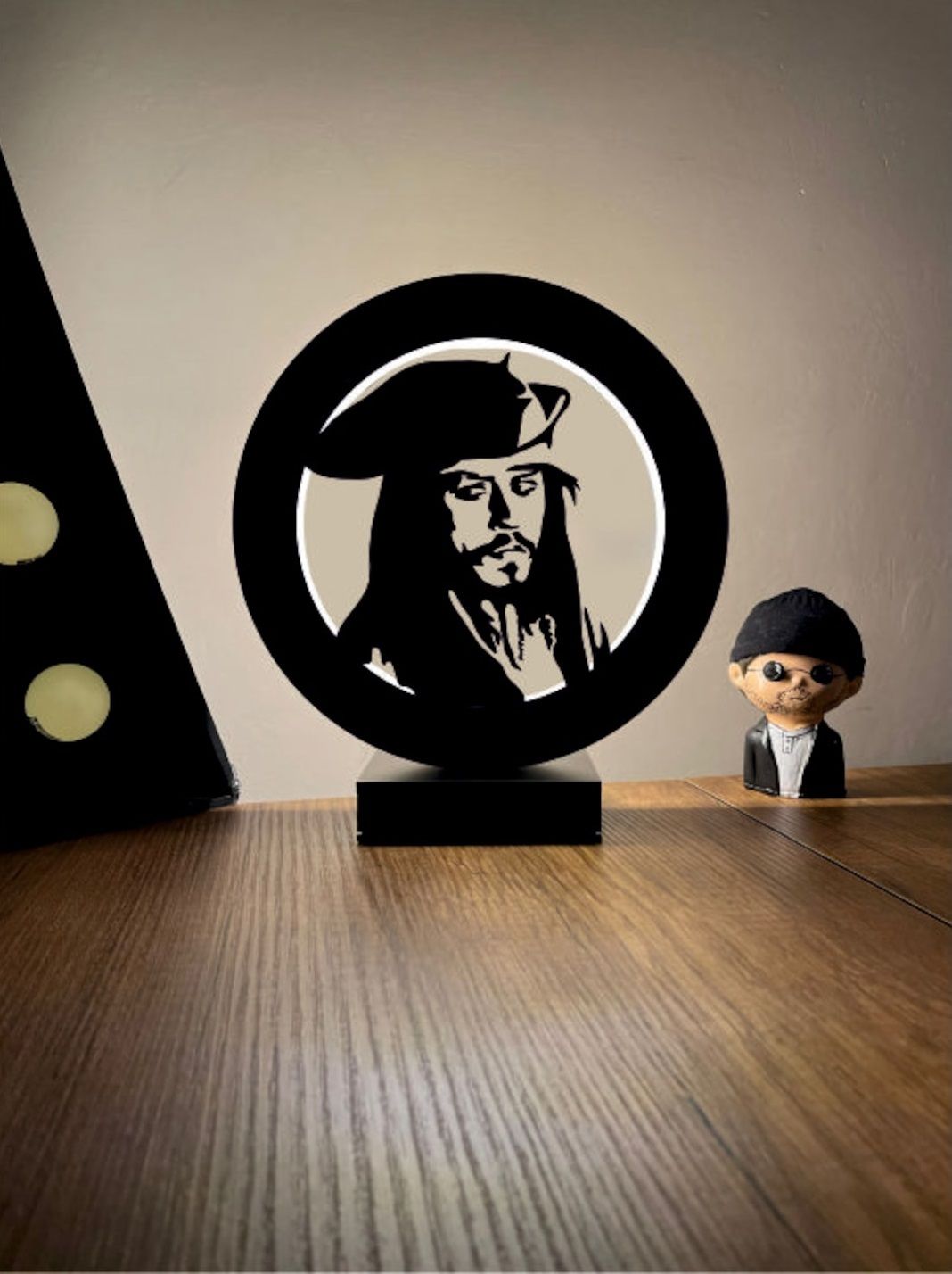 Karayip Korsanları - Pirates of the Caribbean - Kaptan Jack Sparrow Silüeti Led Masa Lambası Ahşap