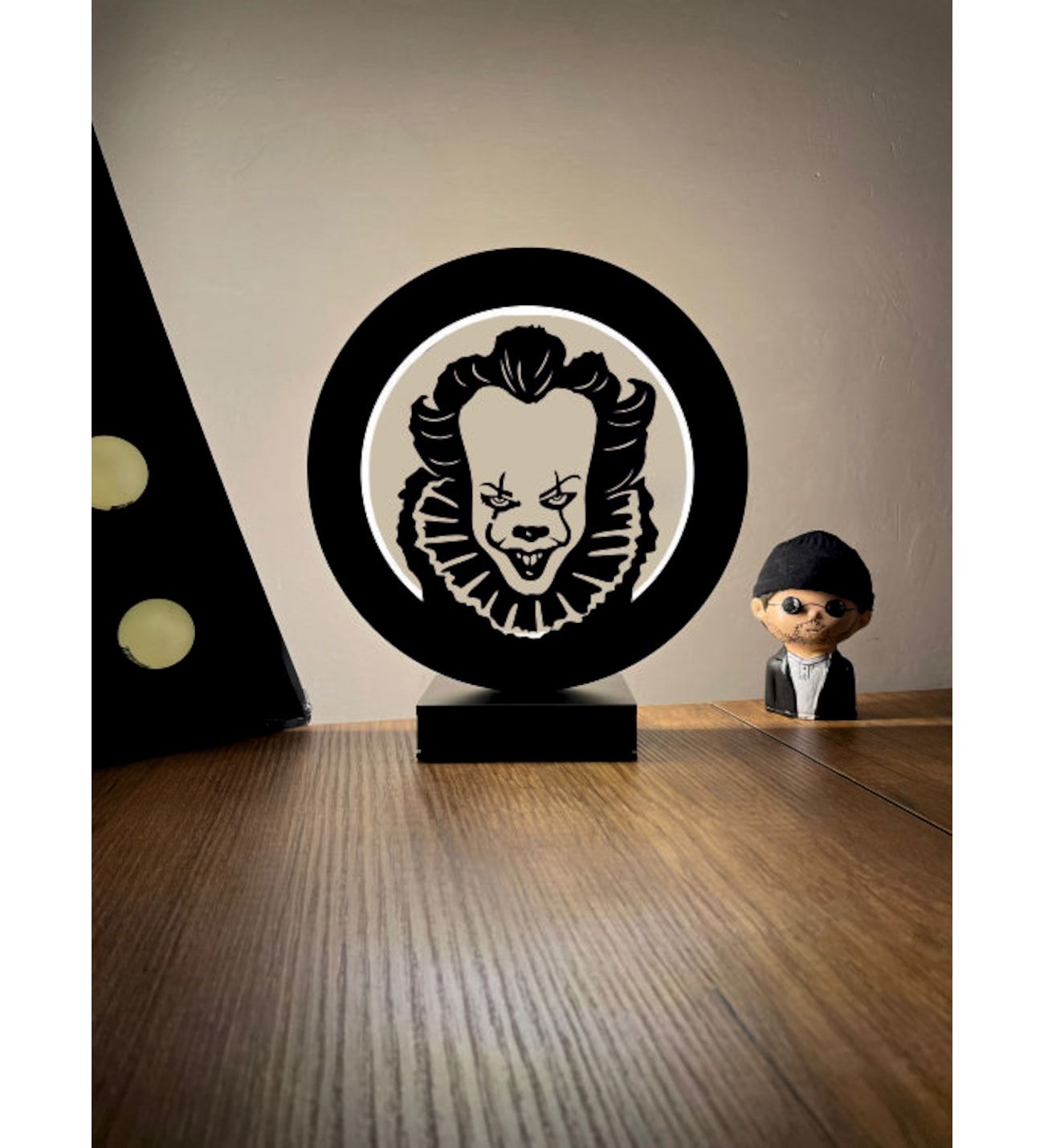 It - Pennywise Lives Karakter Siluet Led Masa Lambası Ahşap
