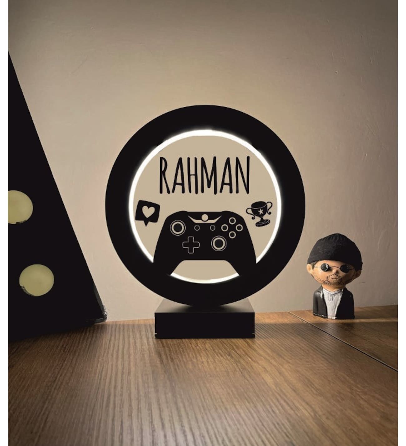 Kişiye Özel Tasarım Gamer Oyuncu Konsolu Kupa Kulaklık Siluet Led Masa Lambası