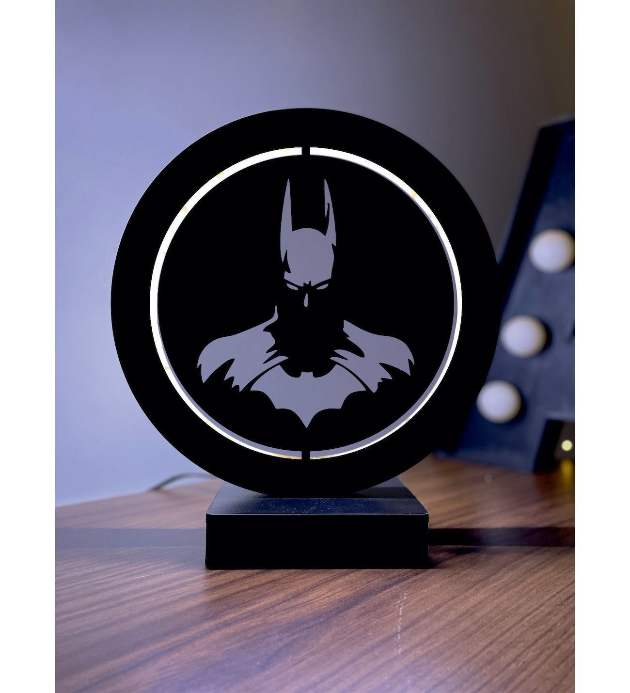 Batman Süliet Led Masa Lambası Ahşap