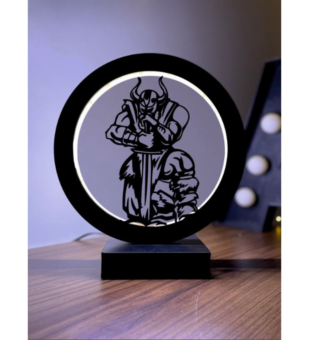 Viking Savaşçı Led Masa Lambası Ahşap