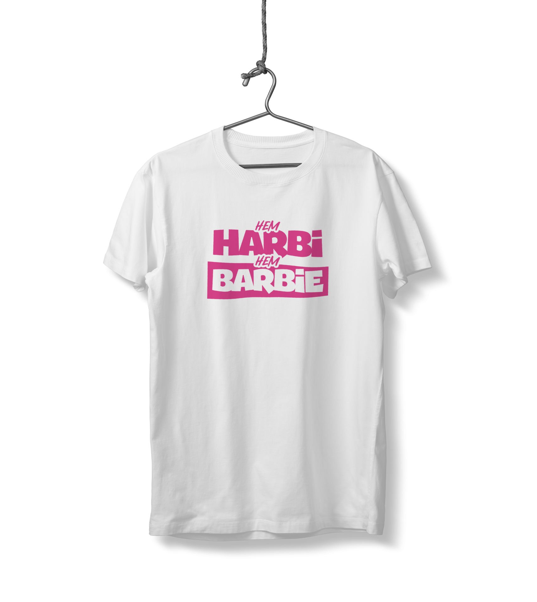 Hem Harbi Hem Barbie Yazılı Beyaz Sıfır Yaka Tişört