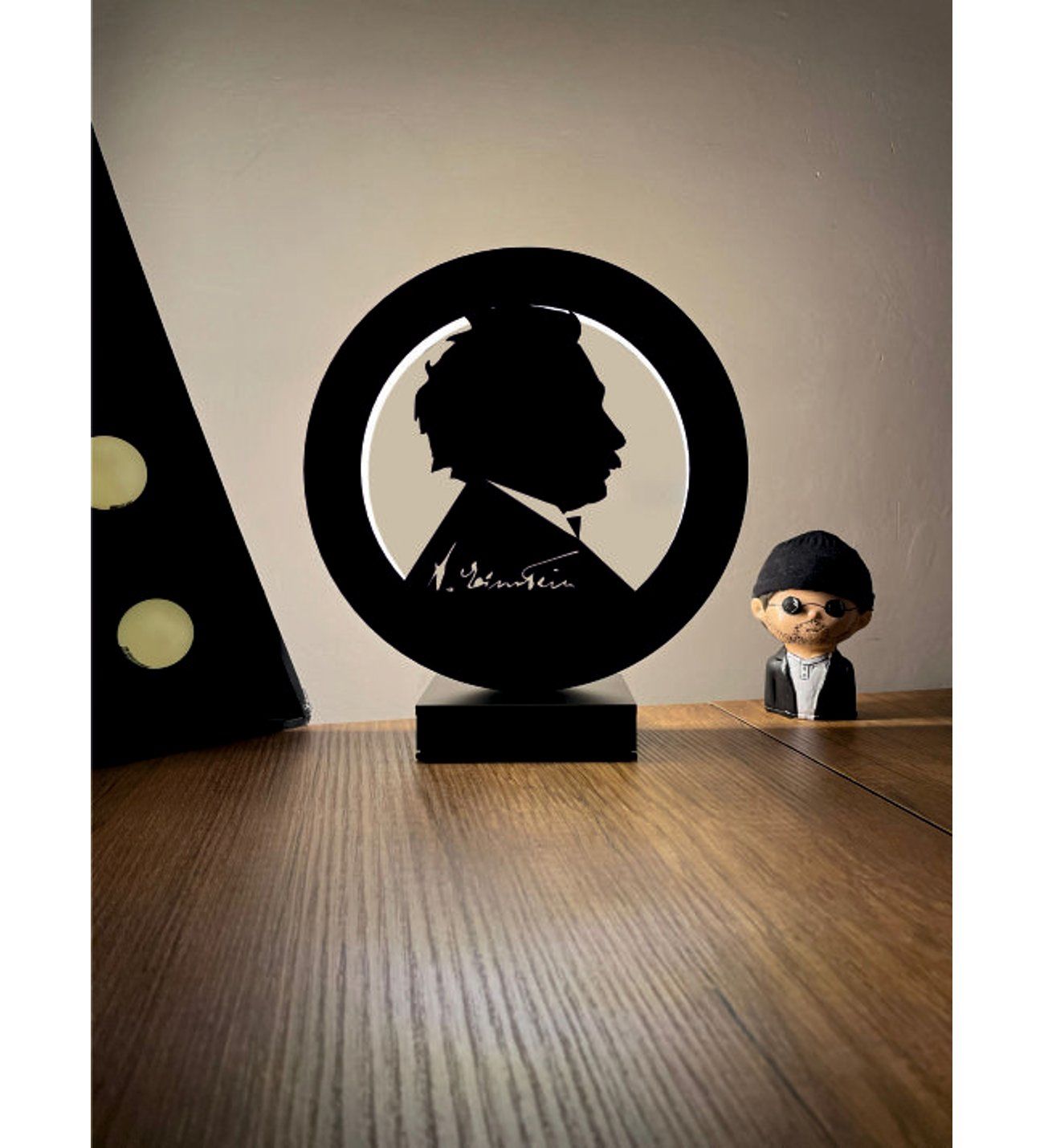 Albert Einstein Silüeti ve İmzası Led Masa Lambası Ahşap