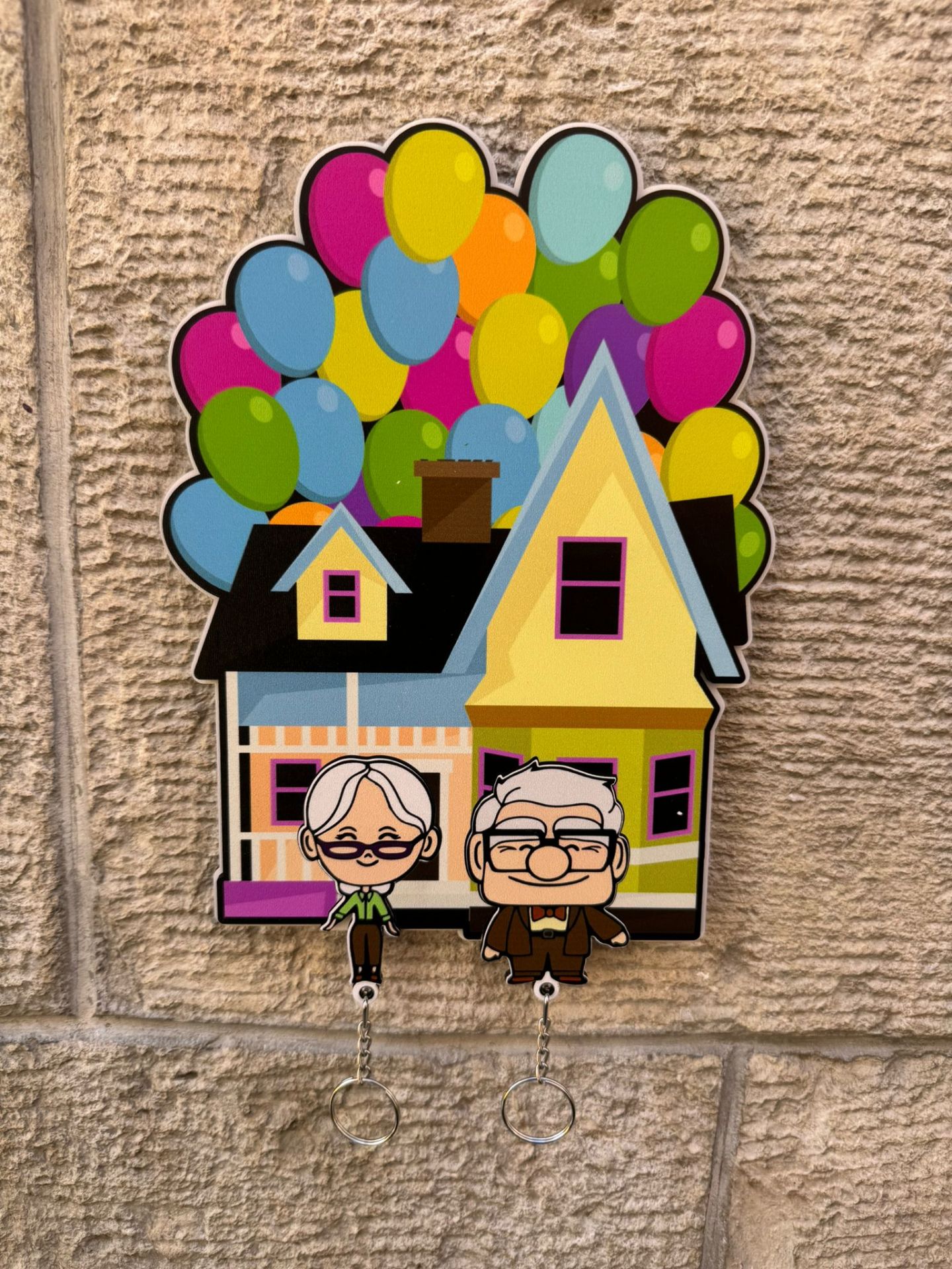 Yukarı Bak (Up) Carl Fredricksen ve Ellie Fredricksen -  Ahşap Çift Anahtarlık Seti