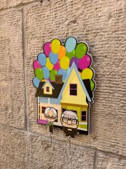 Yukarı Bak (Up) Carl Fredricksen ve Ellie Fredricksen -  Ahşap Çift Anahtarlık Seti