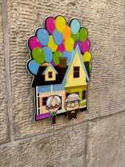 Yukarı Bak (Up) Carl Fredricksen ve Ellie Fredricksen -  Ahşap Çift Anahtarlık Seti