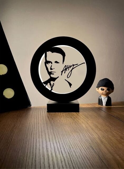 Hüseyin Nihal Atsız Silüeti ve İmzası Led Masa Lambası Ahşap