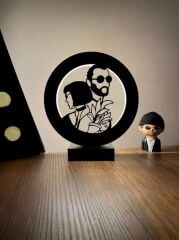 The Professional Sevginin Gücü Leon Mathilda Silüeti Led Masa Lambası Ahşap