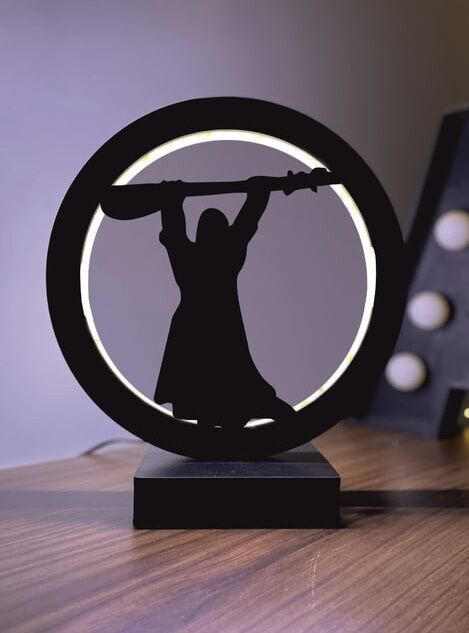 Pir Sultan Abdal Siluet Led Masa Lambası Ahşap